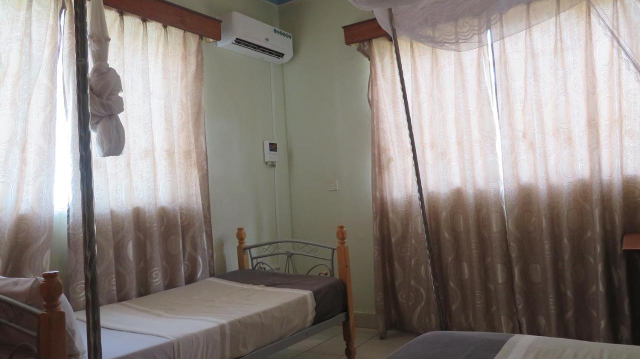 Global Village Hotel Pakwach ภายนอก รูปภาพ