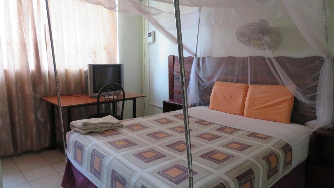 Global Village Hotel Pakwach ภายนอก รูปภาพ